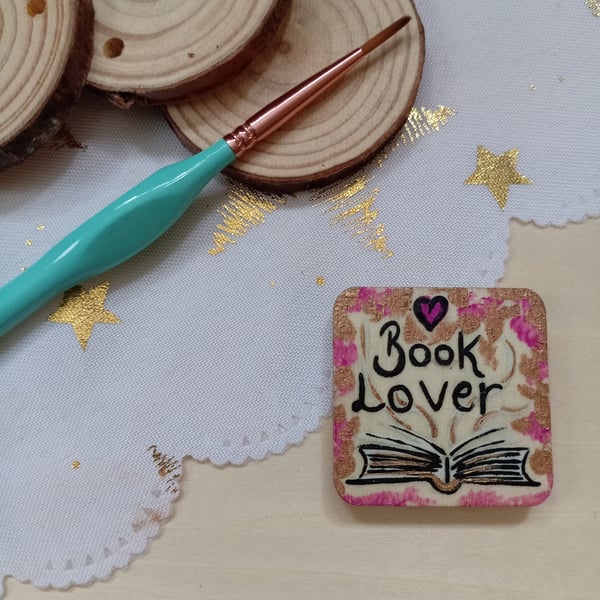 Wooden square shaped bookish fridge magnet 