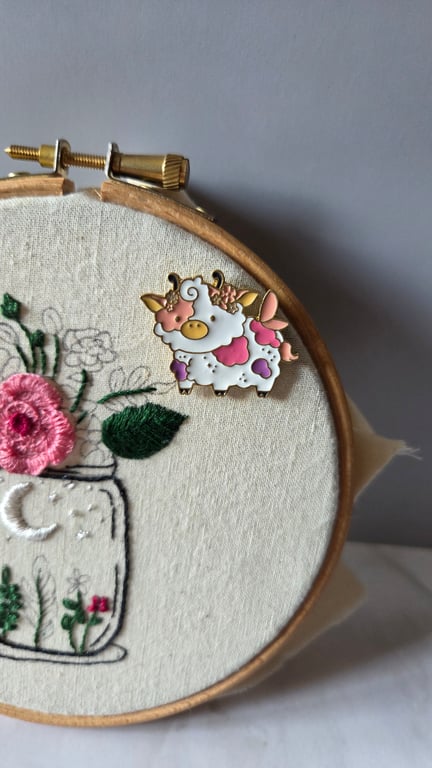 Floral cow needle minder
