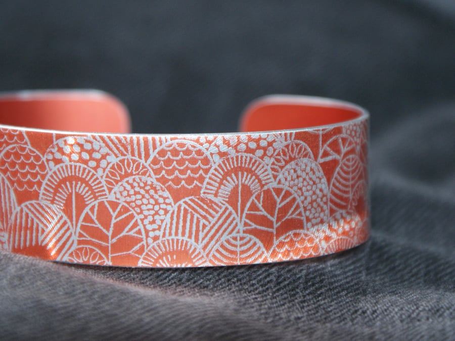 Forest pattern cuff bracelet red