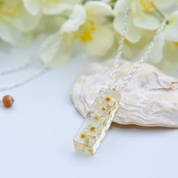 Dried Flower Resin Pendant Necklace