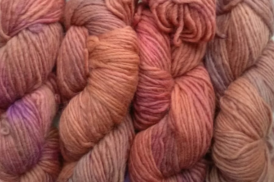SPECIAL! 200g Hand-dyed 100% Wool  DK Pale Terracotta