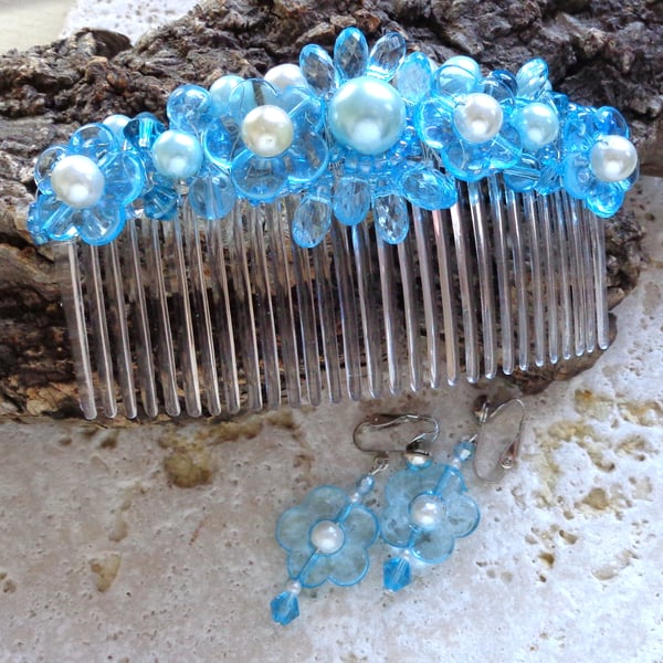 Turquoise beaded hair comb