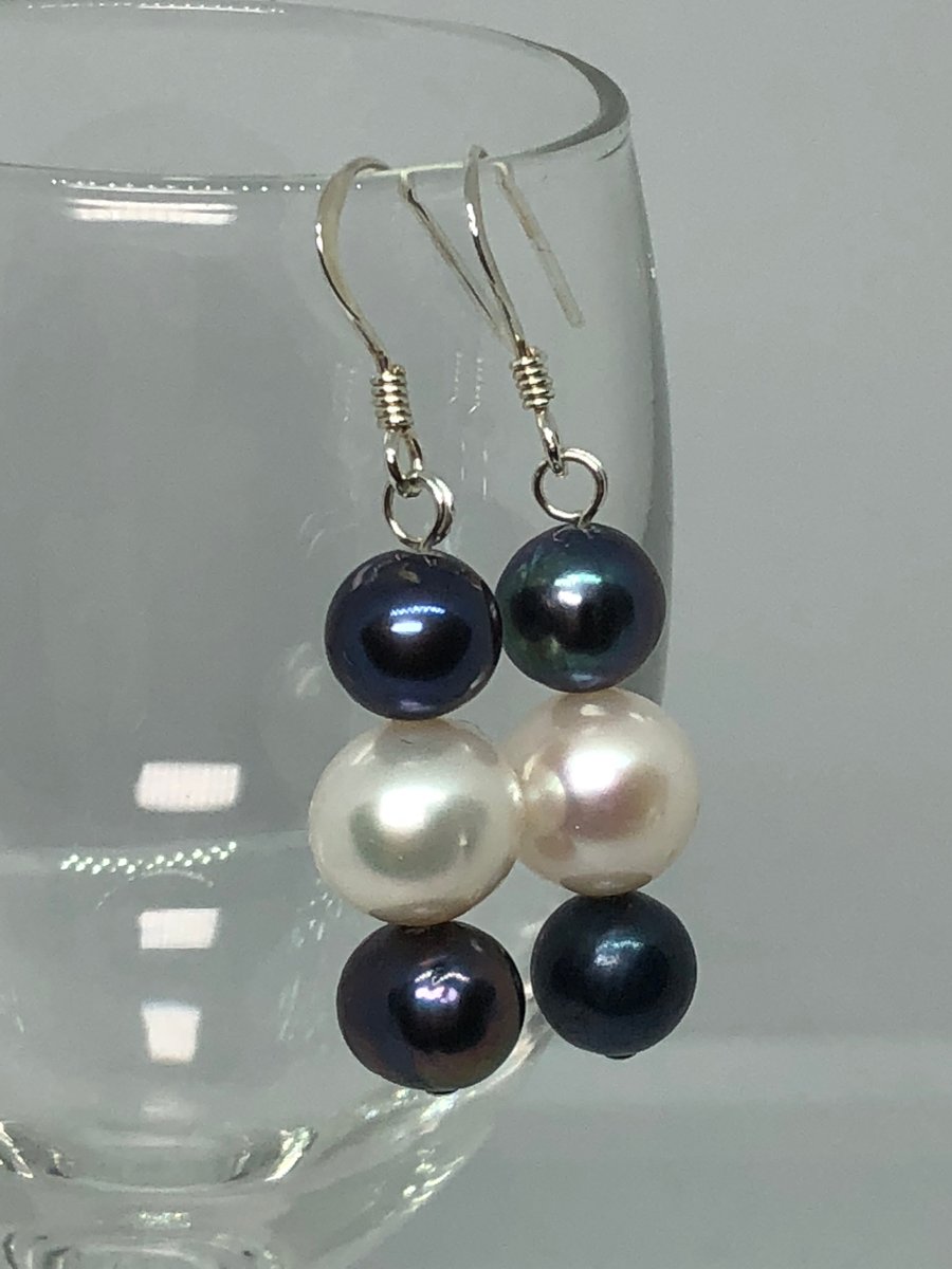 Fabulous white and black freshwater pearl & silver earrings - FREE UK DELIVERY 