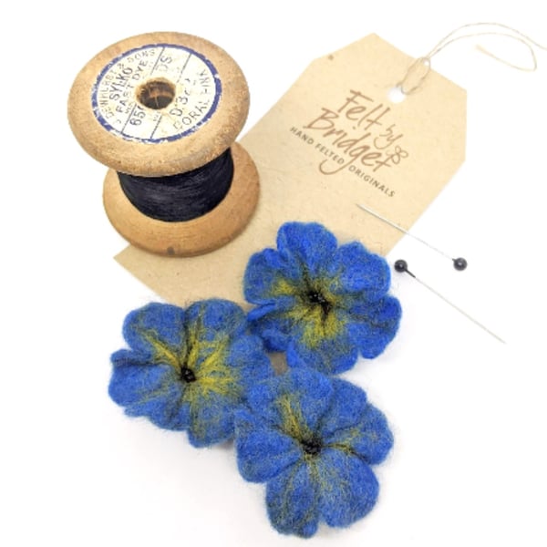 Small cornflower blue felted flower brooch