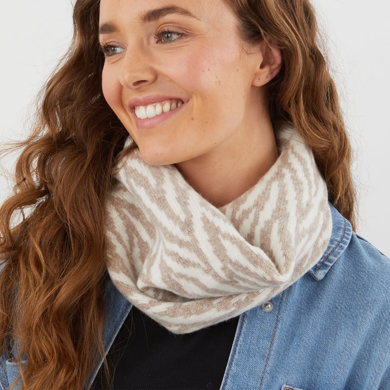 Zebra knitted cowl - cobble and white