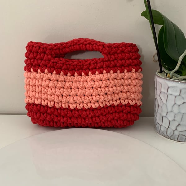Crochet handbag