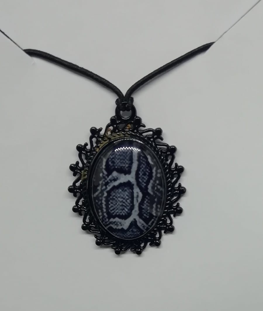 Crocodile patterned pendant 