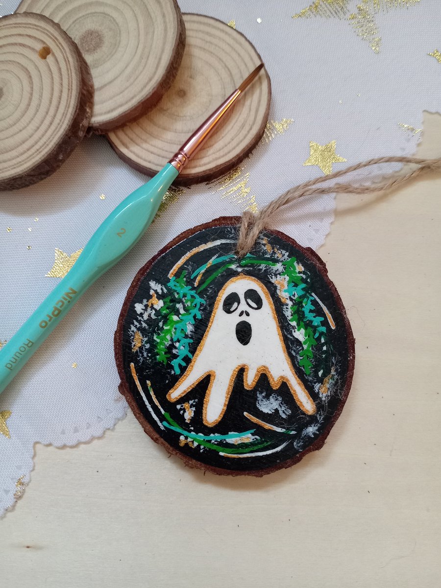 Shocked ghost hanging woodslice decoration 