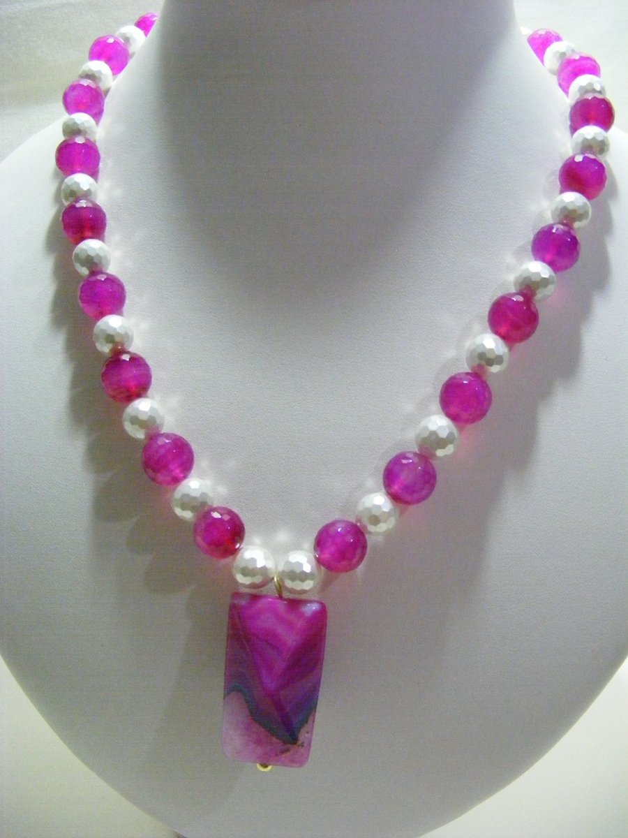 White Shell Pearl and Fuchsia Agate Pendant Necklace 