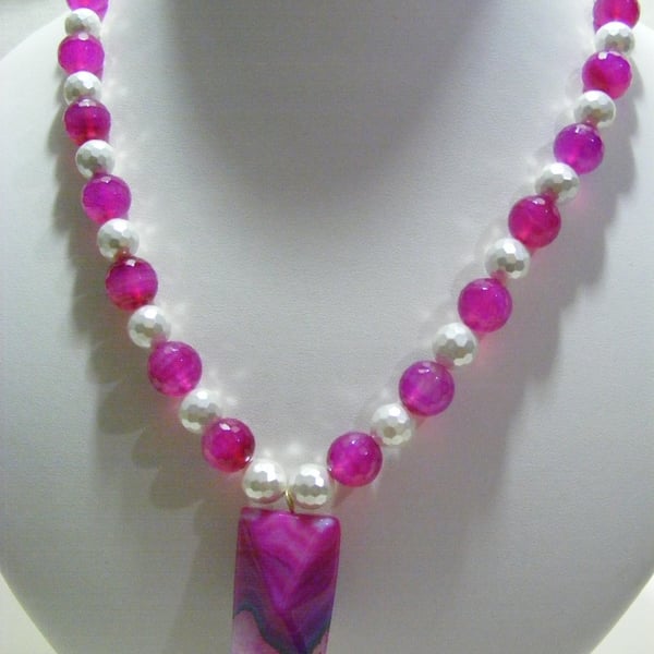 White Shell Pearl and Fuchsia Agate Pendant Necklace 