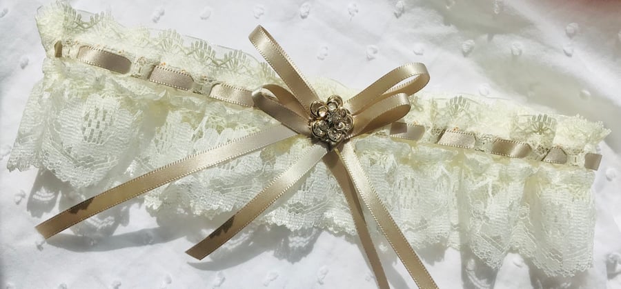 ANNABELLE Ivory and Taupe Garter