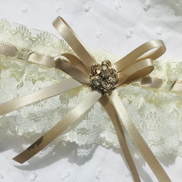 ANNABELLE Ivory and Taupe Garter