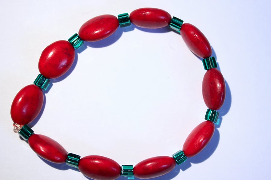 Christmas red and green stacking bracelet, Dyed red howlite and green beads