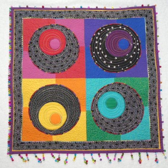 Quilt Wall hanging. Circles Quilt with beaded Trim. 