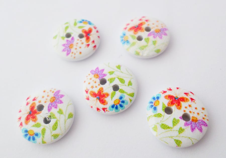 5 round wooden flower buttons 15mm