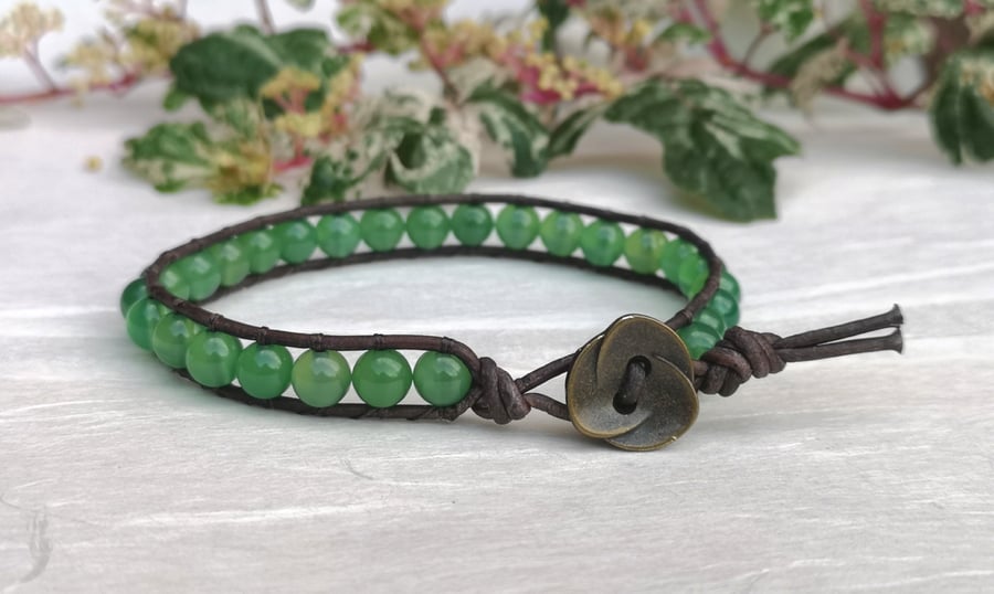 Green agate and brown leather bracelet with button fastener, healing bracelet 