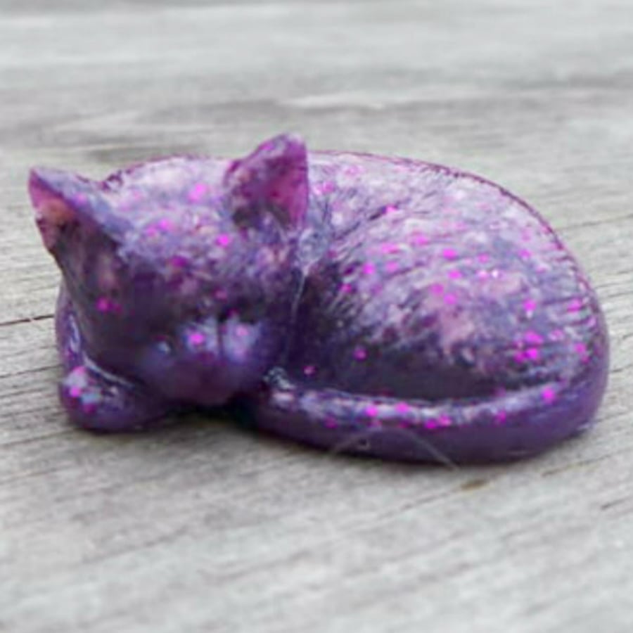 CAT PET MEMORIAL KEEPSAKE in a choice of colours, made with eco friendly resin