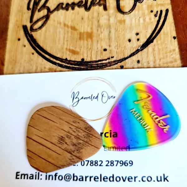 Handmade Oak Guitar Plectrum Guitar Pick