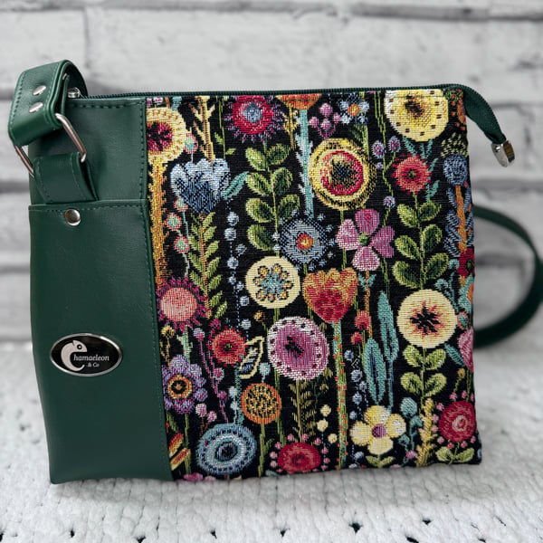 Crossbody bag in Multi-coloured flower tabestry fabric and green faux leather 