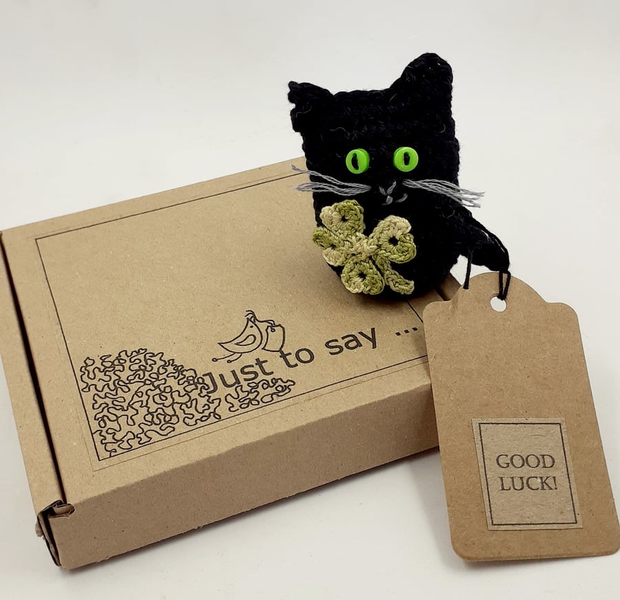 Crochet Good Luck Kitty with Four-Leafed Clover