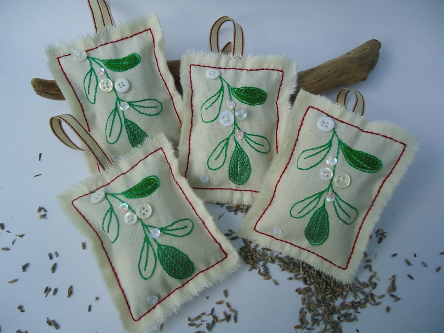 'Mistletoe Kisses', Lavender Filled Sachet
