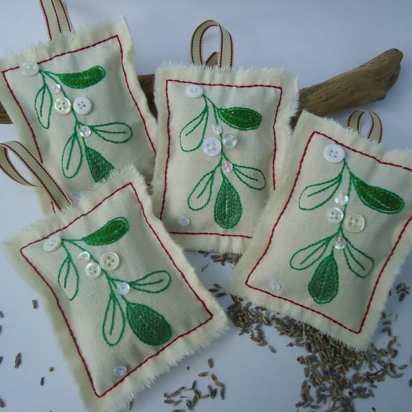 'Mistletoe Kisses', Lavender Filled Sachet