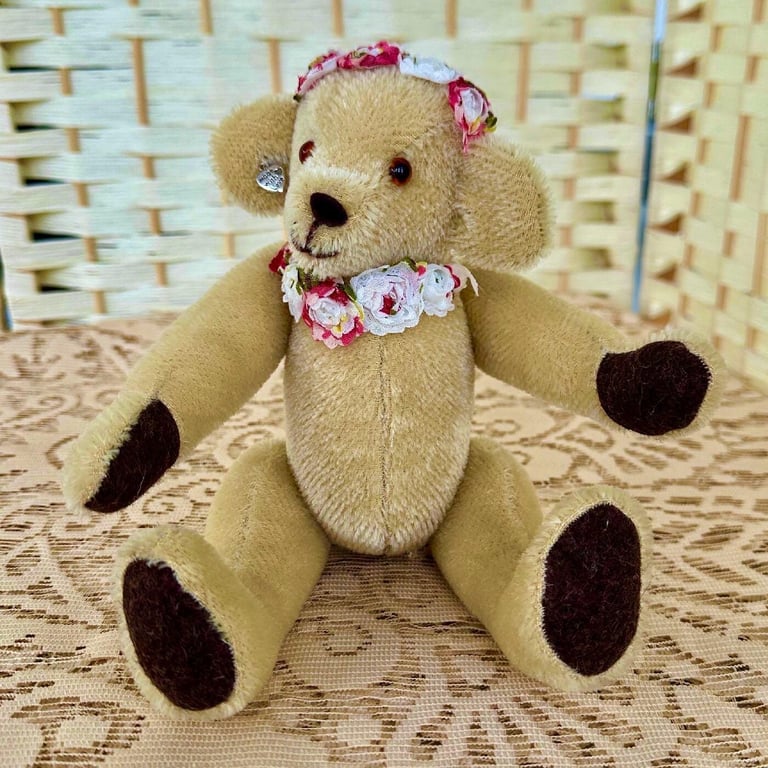 Wanda: Mohair Artist Bear 25cm (10”)