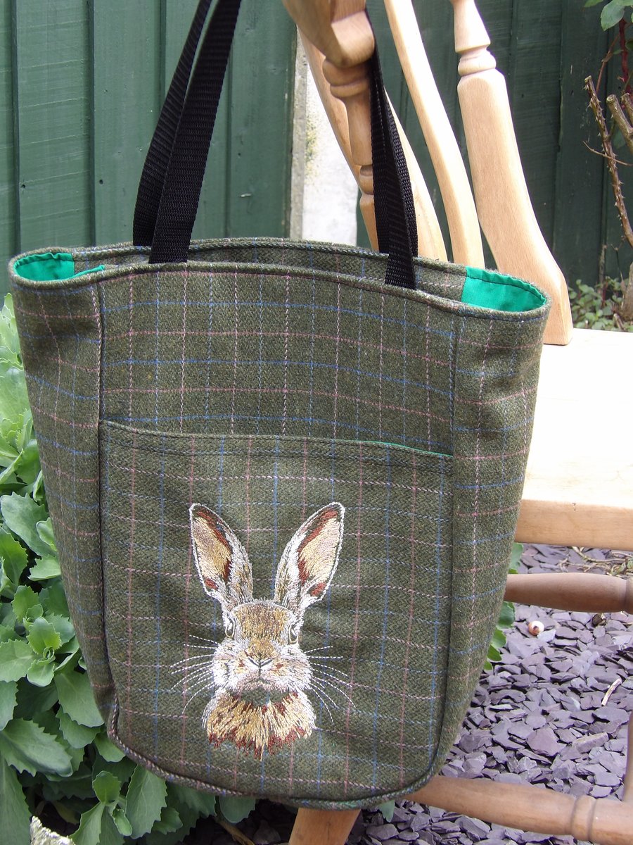 Tweed tote with embroidered hare on the front pocket 