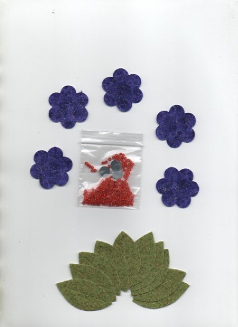 ChrissieCraft Bondawebbed die-cut 5 small flowers & 10 leaves for APPLIQUE