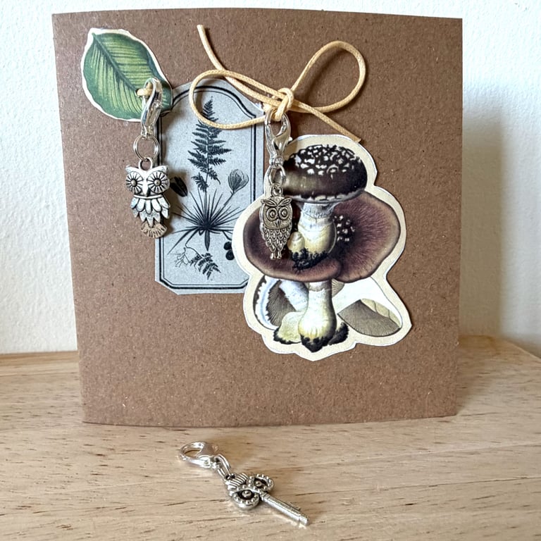 Blank Card and 3 clip on charms - stitch markers