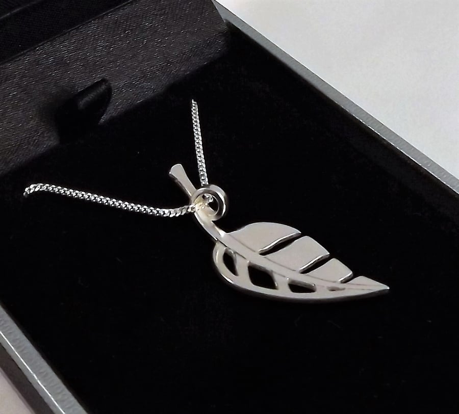 Leaf Pendant (Medium), Silver Leaf Necklace, Nature Jewellery, Wildlife Gift