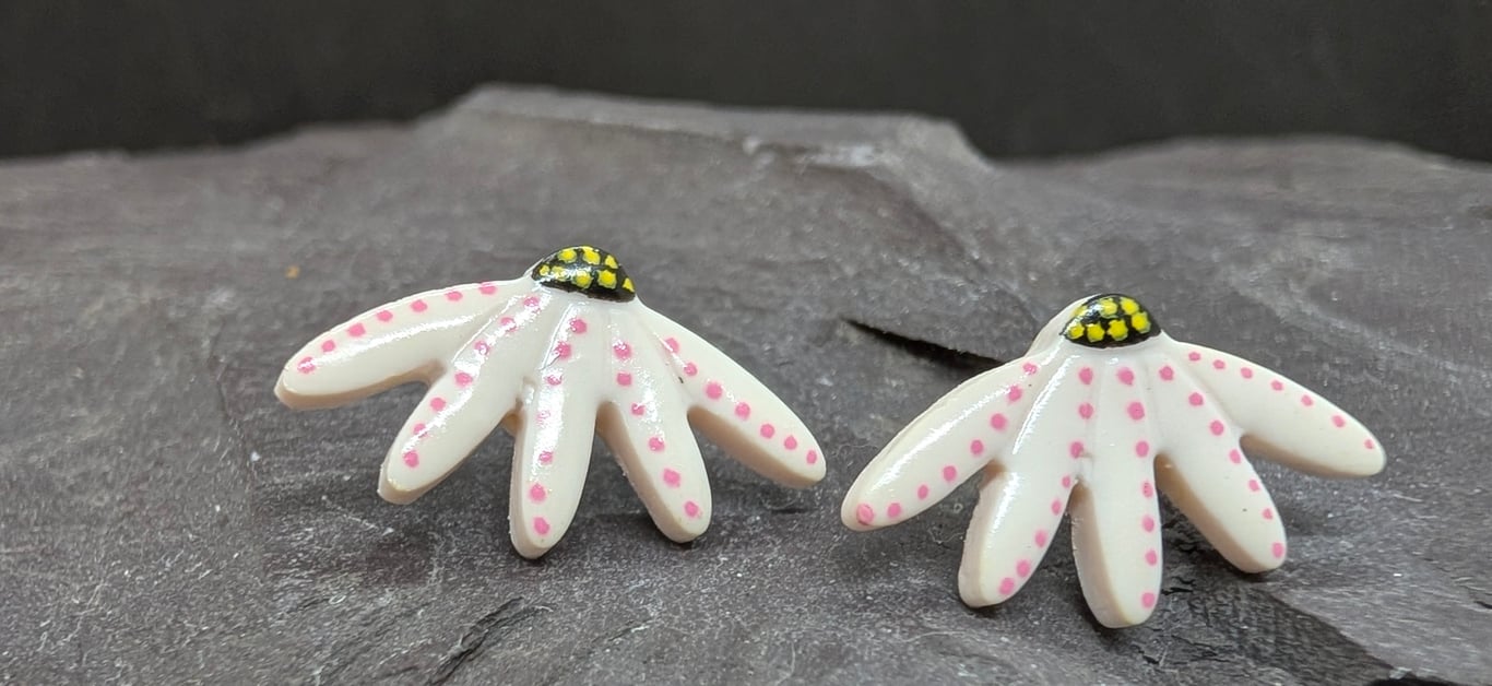 White half flower stud earrings 