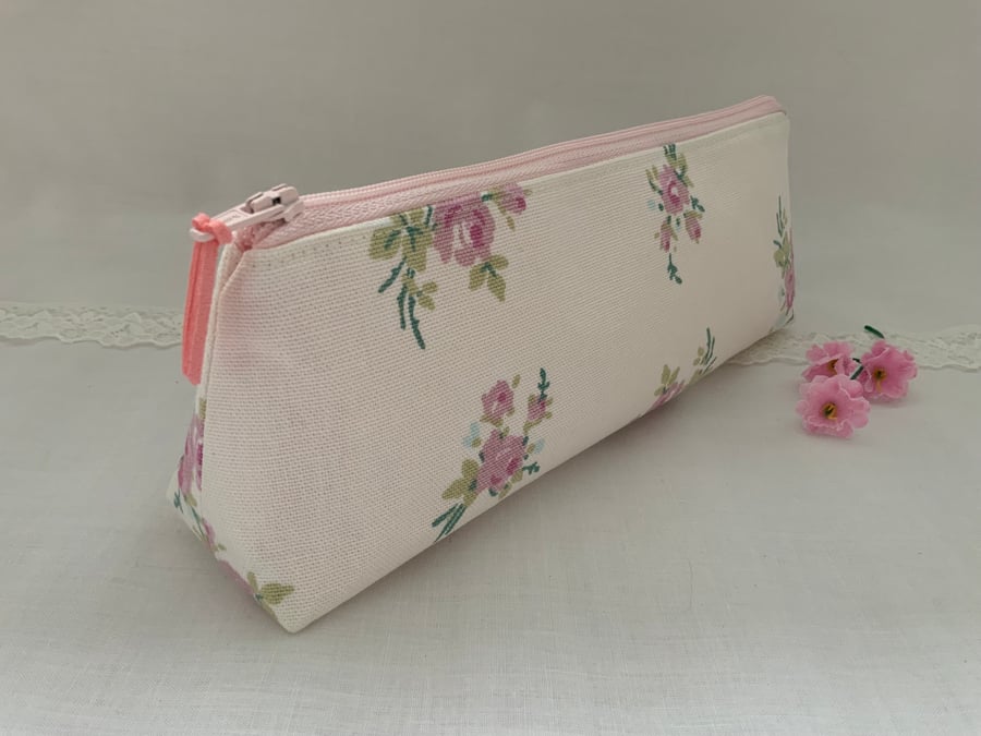 Fabric Brush Case, Pencil Case, Cosmetic Bag, Zipped Purse, Mothers Day Gift