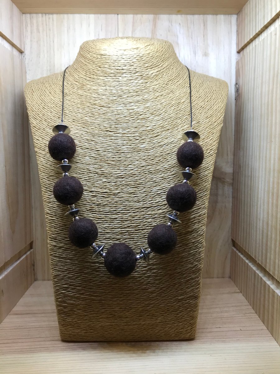  Felt Necklace. (258)