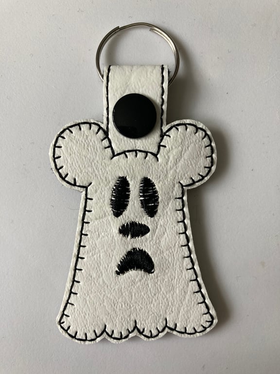 886. Cute ghost keyring.