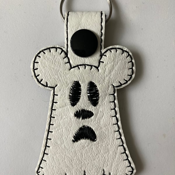 886. Cute ghost keyring.