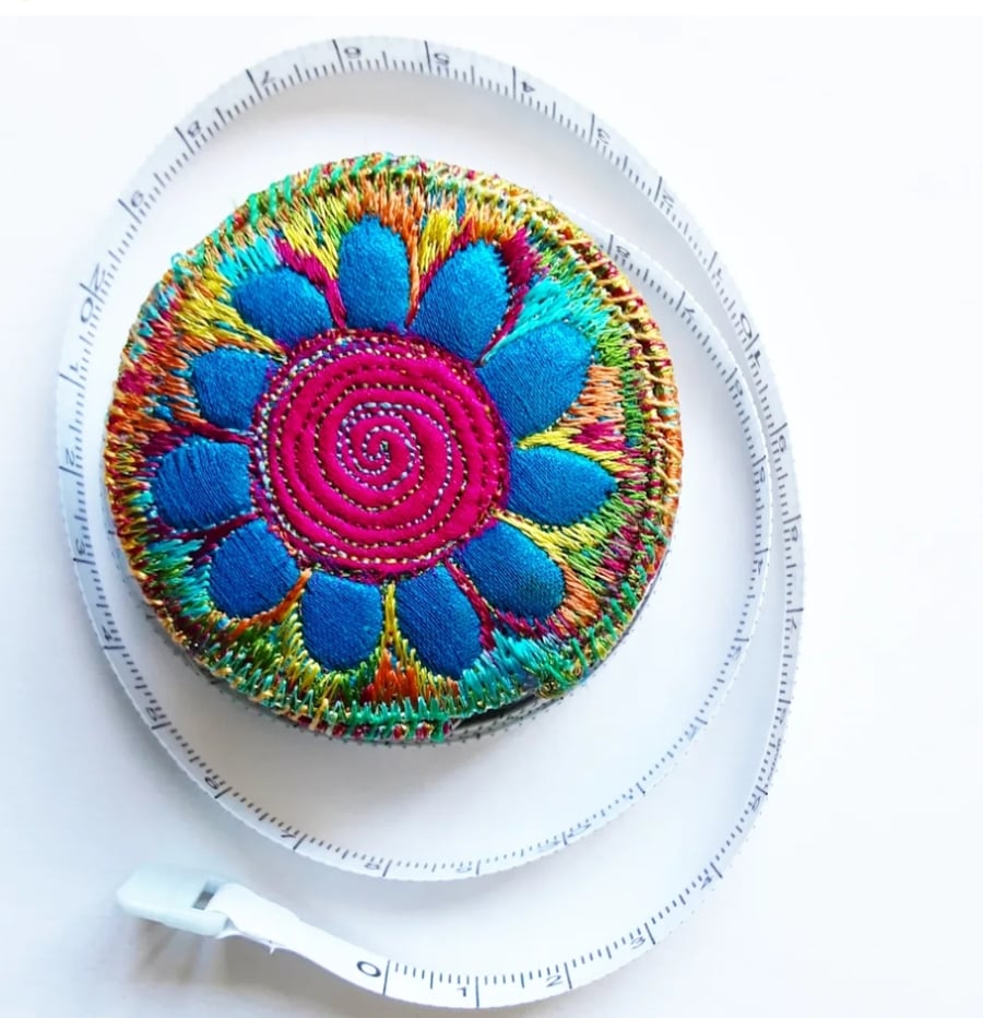 Free machine embroidery retractable tape measure 