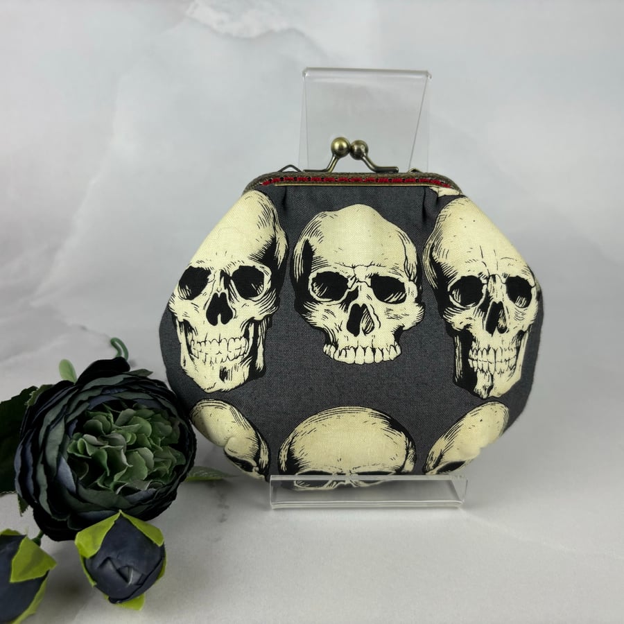 Skulls coin purse, Gothic frame purse, Optional chain, Handmade
