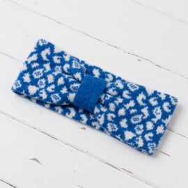 Bright leopard knitted headband - river blue and white