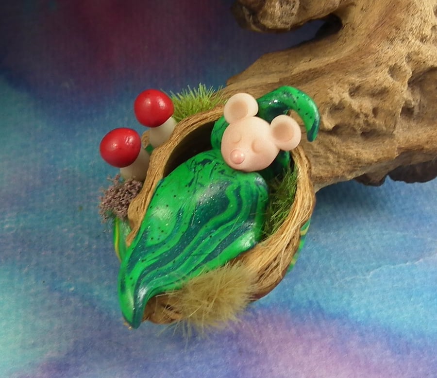 Downland Mouse Baby in Pod-crib tableau OOAK Sculpt by Ann Galvin