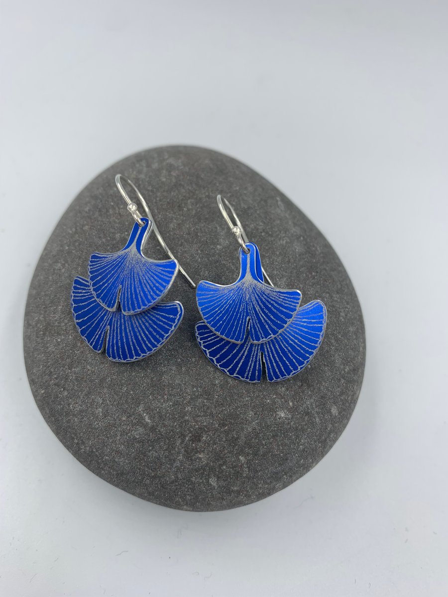 Double ginkgo leaf aluminium earrings in blue