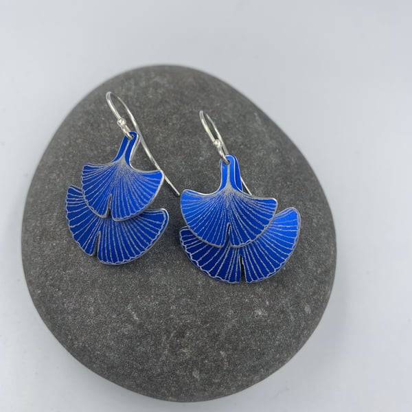Double ginkgo leaf aluminium earrings in blue