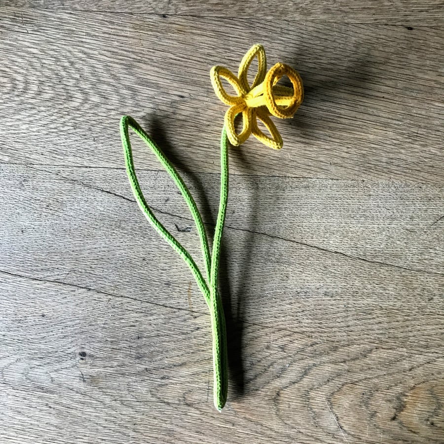 A Simple Spring Daffodil - knitted, hand dyed string flower stem sculpture