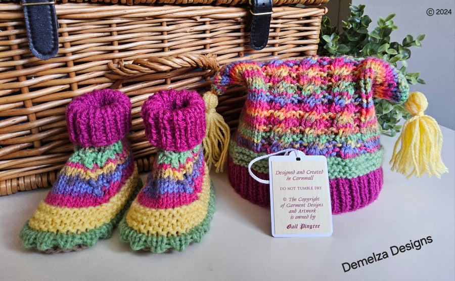 Hand Knitted Designer Baby Girl's Hat & Booties Set  0-6 months size