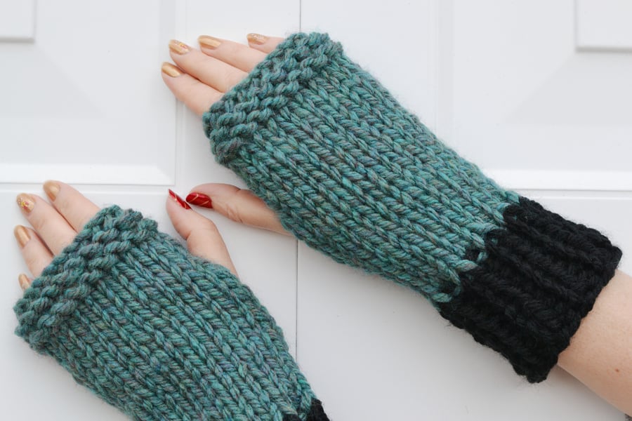 Mens Gloves, Womens Knitted Super Chunky Gloves,Black Fir , Small to Medium 