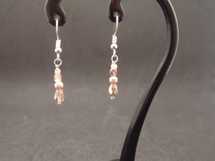 Dusty rose beaded earrings