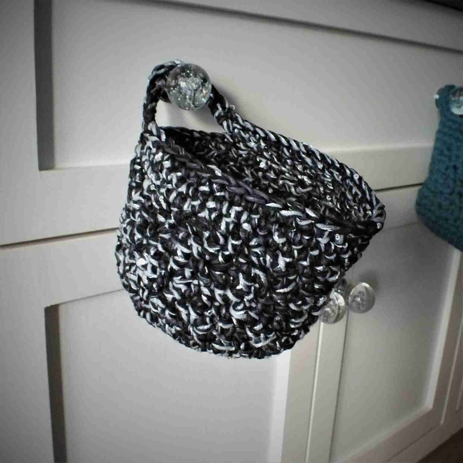 Crocheted basket with hanging loop