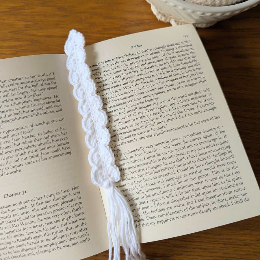 Crochet bookmark - white