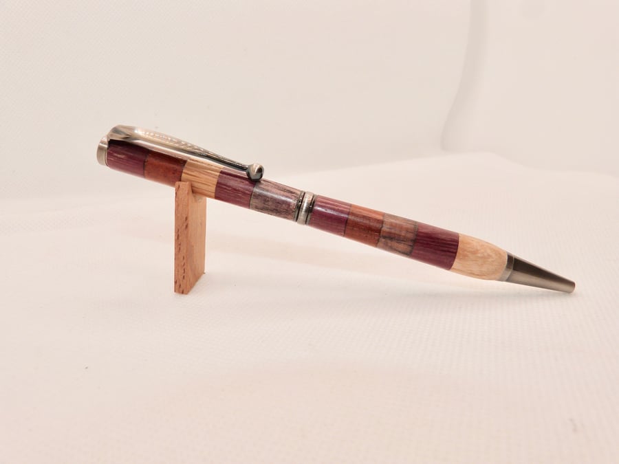 wooden ball pen with unique feature