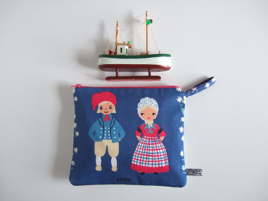 Make up bag or pouch in vintage Danish tablecloth fabric. Soro in Denmark.